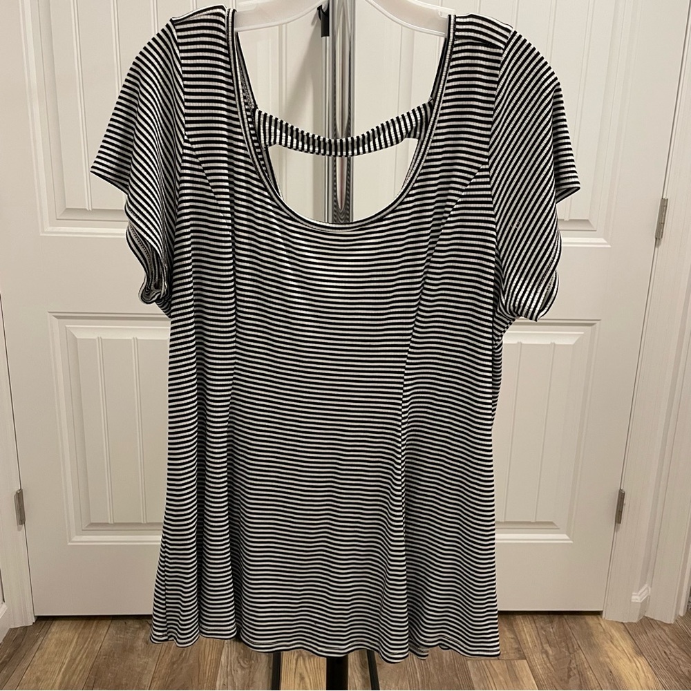 Torrid Black and White Striped Short Sleeve Top